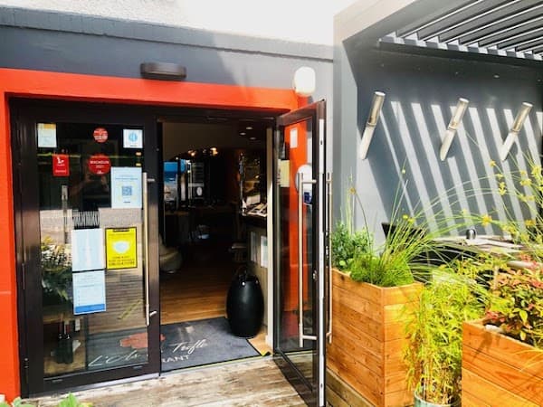 As De Trèfle -Restaurant Gastronomique et Véranda “cuisine d’été” Bernières sur mer, Caen mer. à Bernières-sur-Mer, France