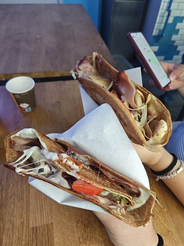 Restaurant Au P’tit Grec à Paris, France