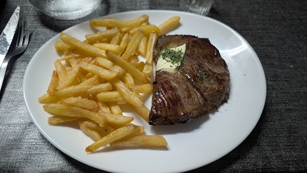 Restaurant Aux Oiseaux de Mer à La Rivière-Saint-Sauveur, France