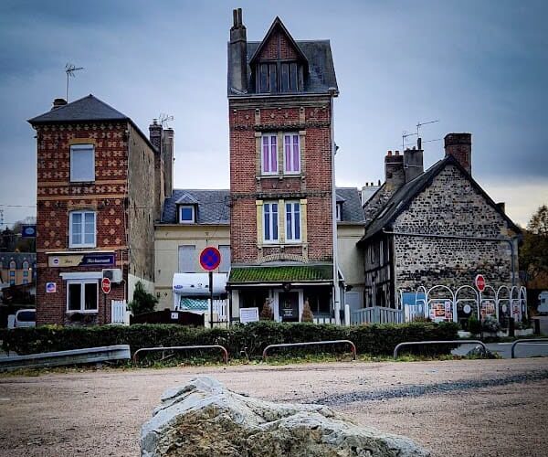 Restaurant Aux Oiseaux de Mer à La Rivière-Saint-Sauveur, France