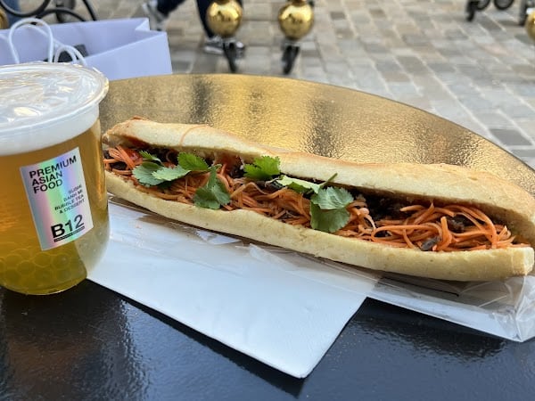 Restaurant B12 Streetfood – La Vallée Village à Serris, France