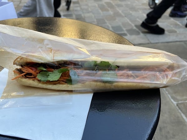 Restaurant B12 Streetfood – La Vallée Village à Serris, France