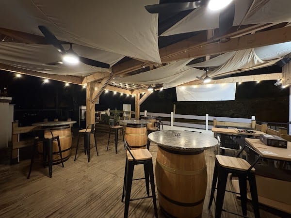 Bar-Restaurant & Chambres d’hôtes La Cheminée à Tardets-Sorholus, France