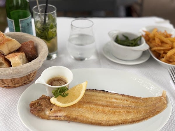 Restaurant Bleue Blanche Rouge à Versailles, France