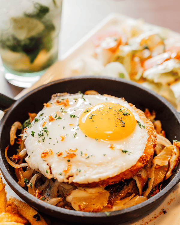 Restaurant Brasserie Cosmopolitan Melun à Vert-Saint-Denis, France