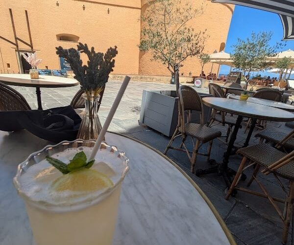 Restaurant Brasserie Glacier Café Louise à Bastia, France