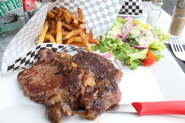 Restaurant Brasserie Midi Café 3 à Aigues-Mortes, France