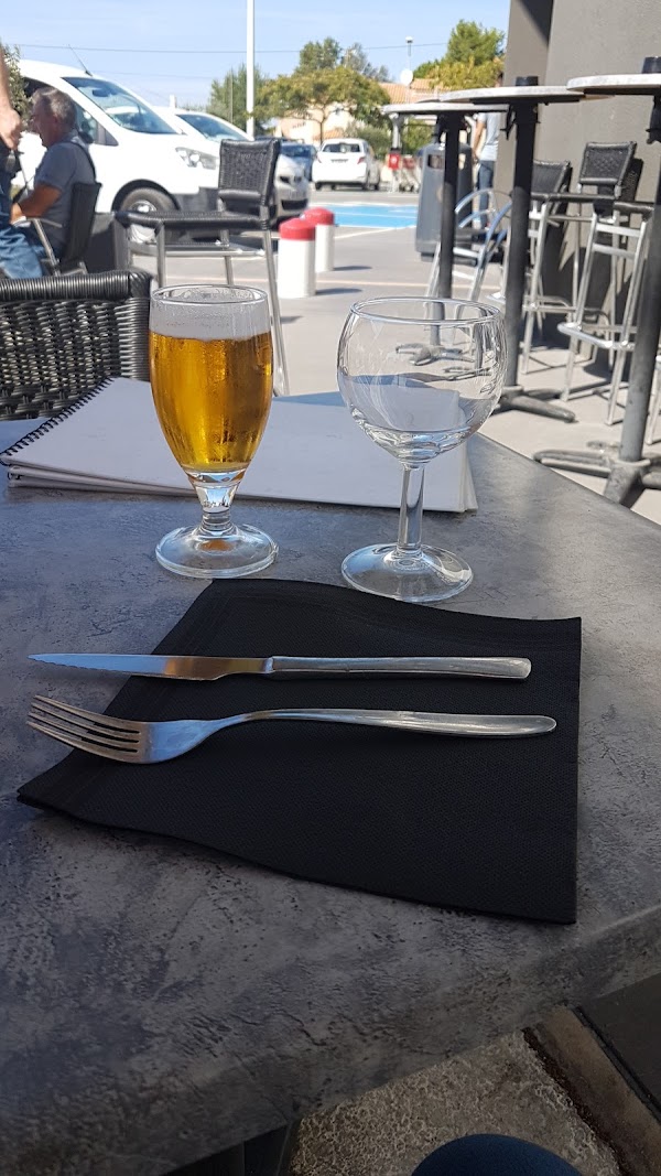 Restaurant Brasserie Midi Café 3 à Aigues-Mortes, France