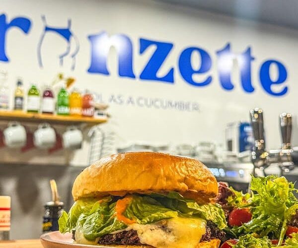 Restaurant Bronzette Brunch & Burgers à Lacanau, France