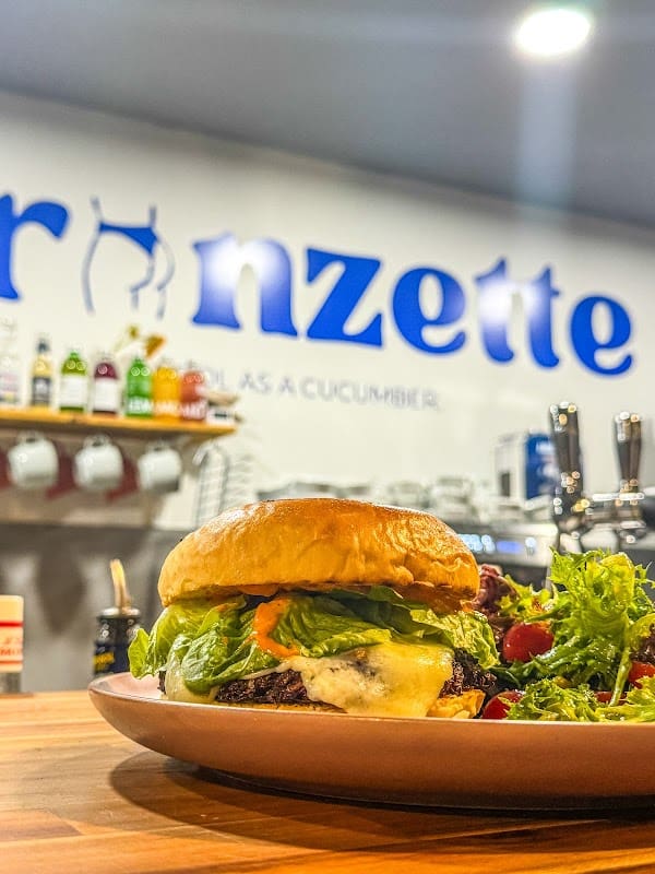 Restaurant Bronzette Brunch & Burgers à Lacanau, France