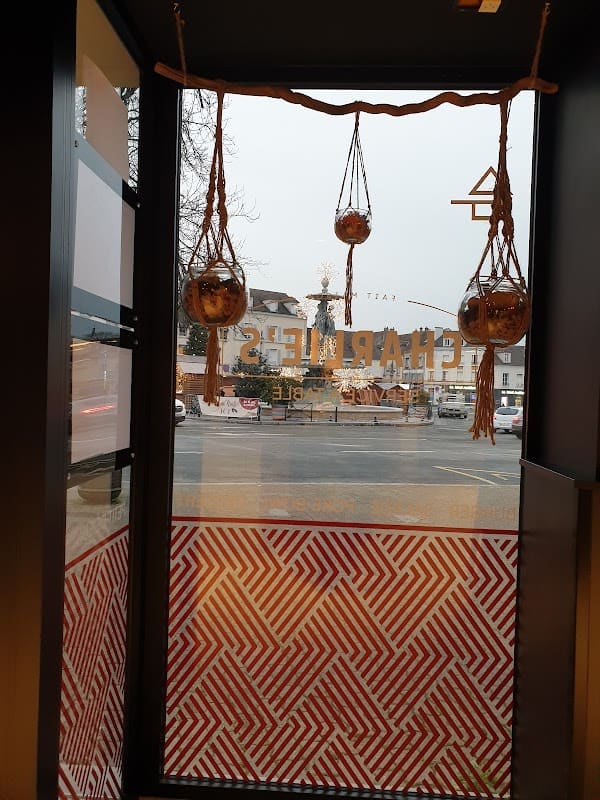 Restaurant Burgers de Charlie change de nom et devient “The Bun Theory” à Melun, France