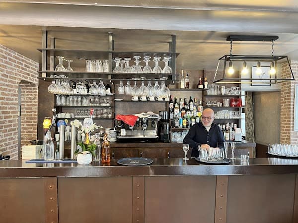 Restaurant Café de la Paix. à Poissy, France
