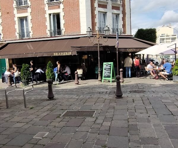 Restaurant Café de la Paix. à Poissy, France