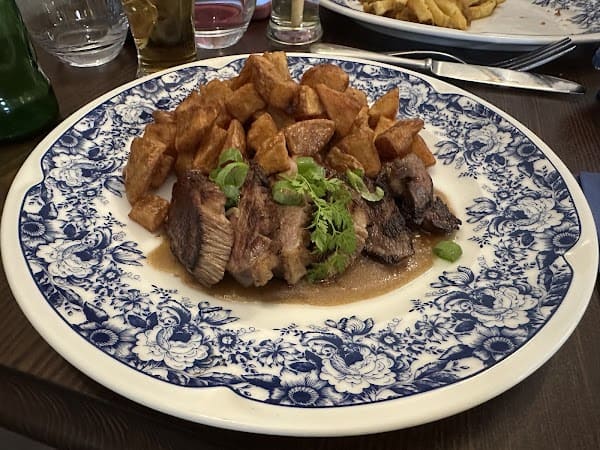Restaurant CHAPEAU à Versailles, France