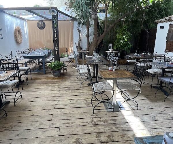 Chez Jeanne Restaurant à Aigues-Mortes, France