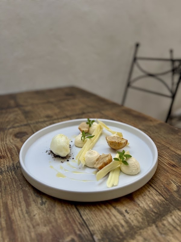 Chez Jeanne Restaurant à Aigues-Mortes, France