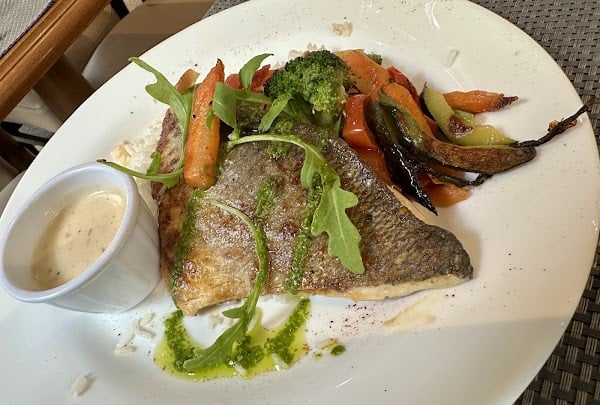 Restaurant Comme Chez Vous-L Emaillerie à Saint-Denis, France