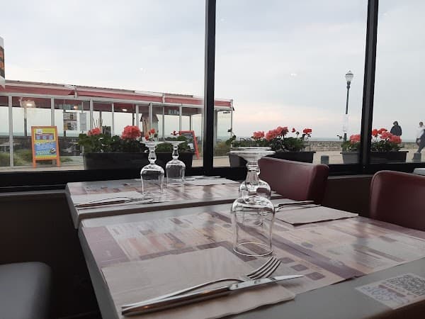 Restaurant Côté Sable à Saint-Aubin-sur-Mer, France