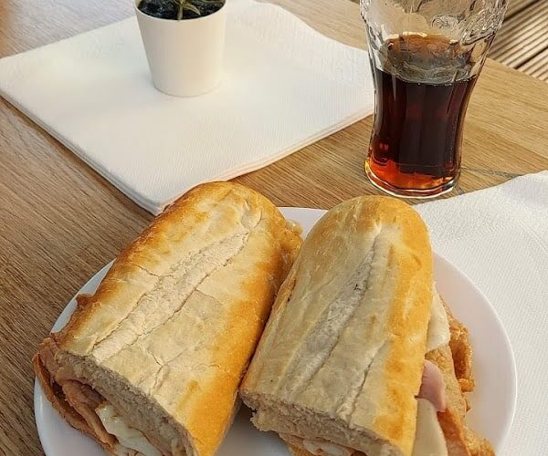 Restaurant Dennys Café Sàrl à Steinfort, Luxembourg