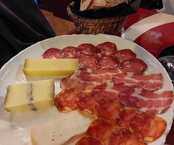 Restaurant Entre 2 Vins à Antibes, France