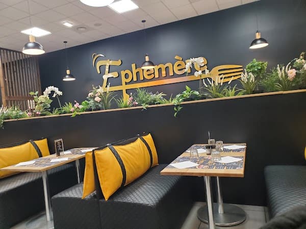 Éphémère Restaurant & Café à Mérignac, France