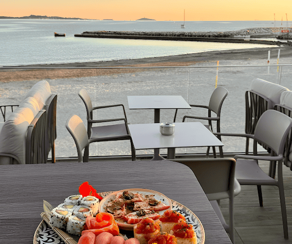 Restaurant 𝗠𝗫𝗢 Rooftop | 𝘔𝘪𝘹𝘰𝘭𝘰𝘨𝘺 & 𝘗𝘳𝘦𝘮𝘪𝘶𝘮𝘴 𝘚𝘱𝘪𝘳𝘪𝘵𝘴 | 𝘊𝘰𝘤𝘬𝘵𝘢𝘪𝘭𝘴 & 𝘋𝘳𝘦𝘢𝘮𝘴 à Six-Fours-les-Plages, France