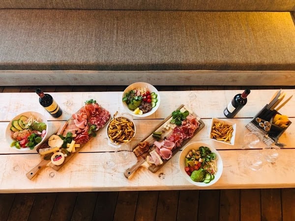 Restaurant Fonky Shelter à Lacanau, France