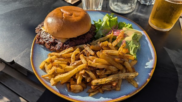 Restaurant Fonky Shelter à Lacanau, France