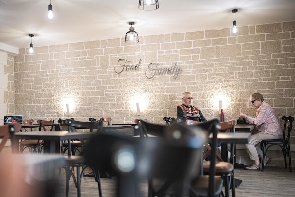 Food Family Brasserie Restaurant – Bessan 34550 à Bessan, France
