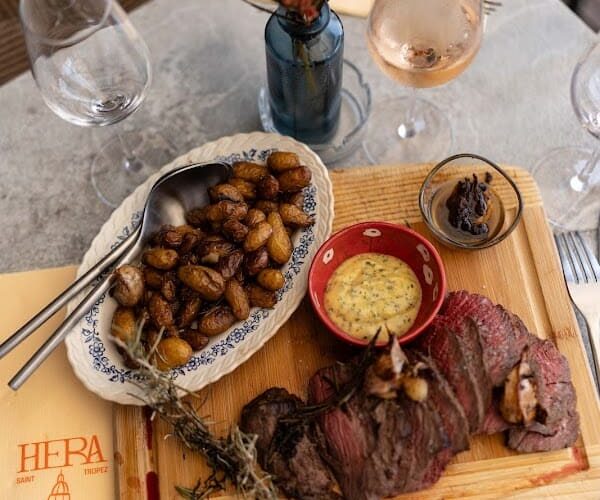 Restaurant HERA Bistrot-Bar à vin à Saint-Tropez, France