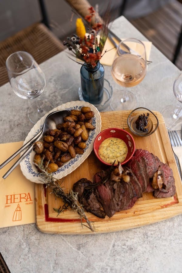 Restaurant HERA Bistrot-Bar à vin à Saint-Tropez, France