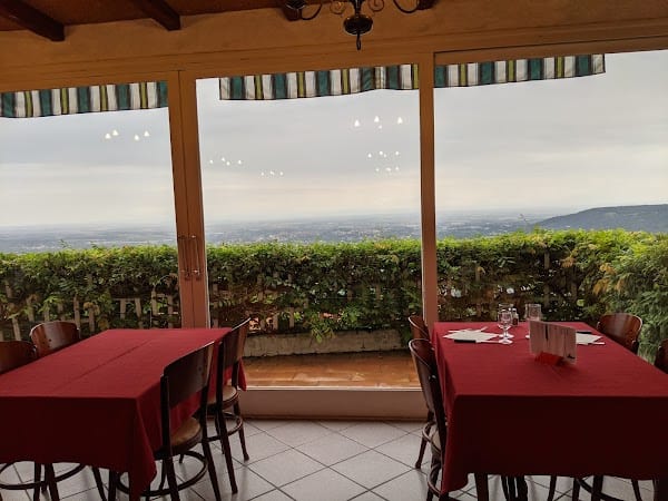 Restaurant Hotel La Chatellenie à Volvic, France