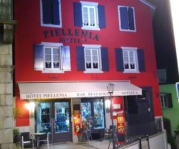 Restaurant Hotel Piellenia à Tardets-Sorholus, France