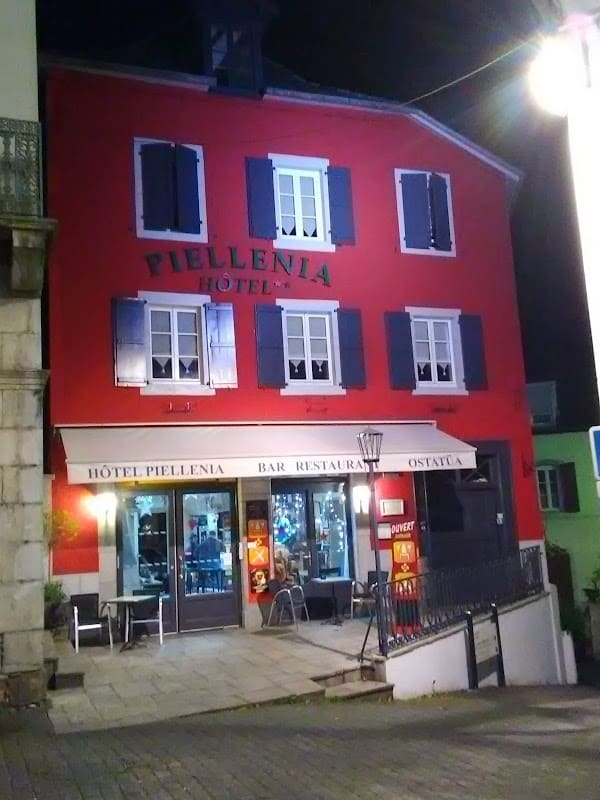 Restaurant Hotel Piellenia à Tardets-Sorholus, France