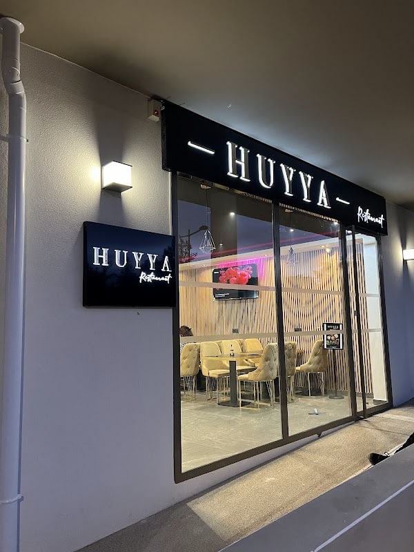 HUYYA Restaurant à Juvignac, France