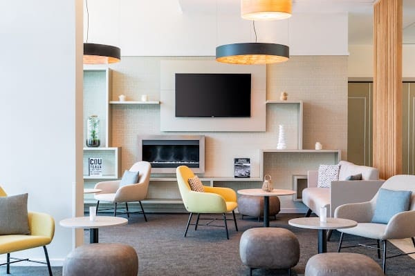 Restaurant Kitchen & Bar at Courtyard by Marriott Paris Saint Denis à Saint-Denis, France