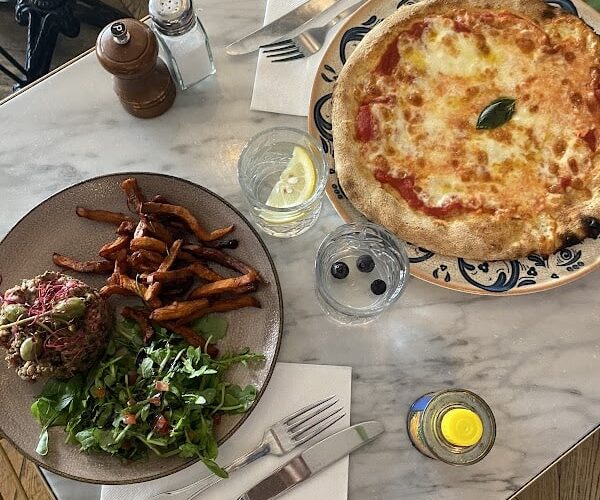 Restaurant La Guinguette à Versailles, France