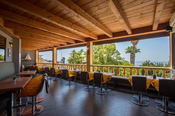 Restaurant La Loca Vineria à Menton, France