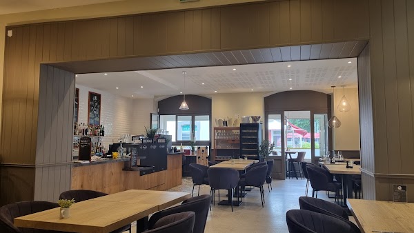 La passerelle – Bar Restaurant à Cluses, France