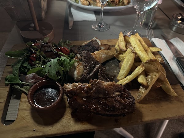 La Plage Seaside Restaurant à Cagnes-sur-Mer, France