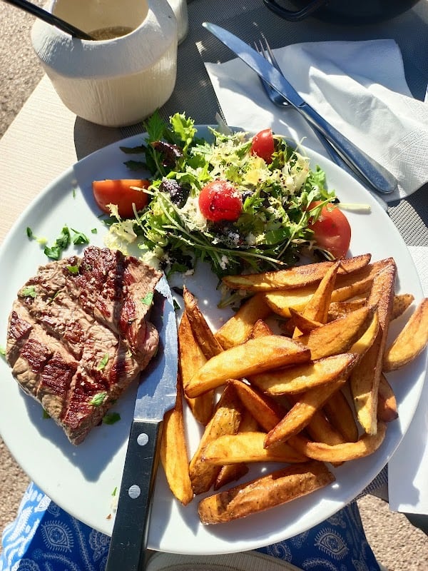 La Plage Seaside Restaurant à Cagnes-sur-Mer, France