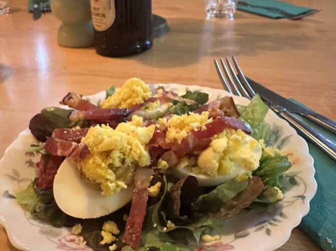 La Salle – restaurant & brocante à Hyères, France