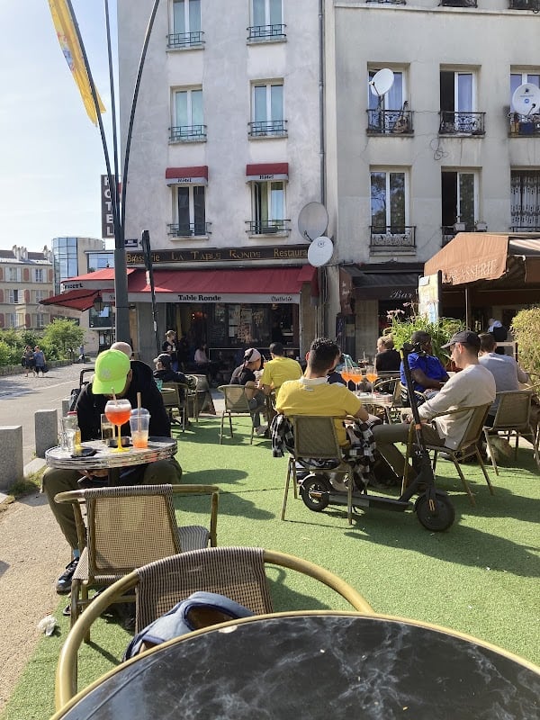 LA TABLE RONDE – Restaurant et Hotel à Saint-Denis, France