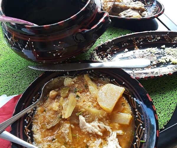 LA TABLE RONDE – Restaurant et Hotel à Saint-Denis, France