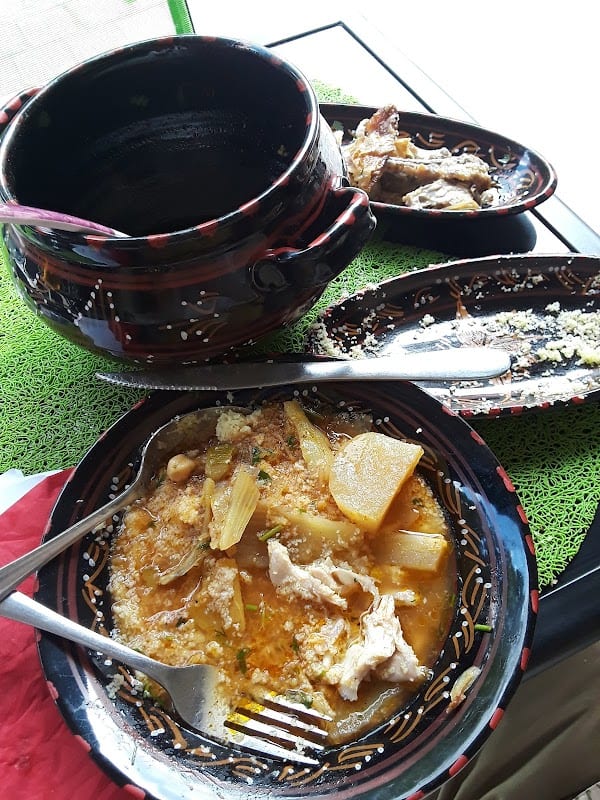 LA TABLE RONDE – Restaurant et Hotel à Saint-Denis, France