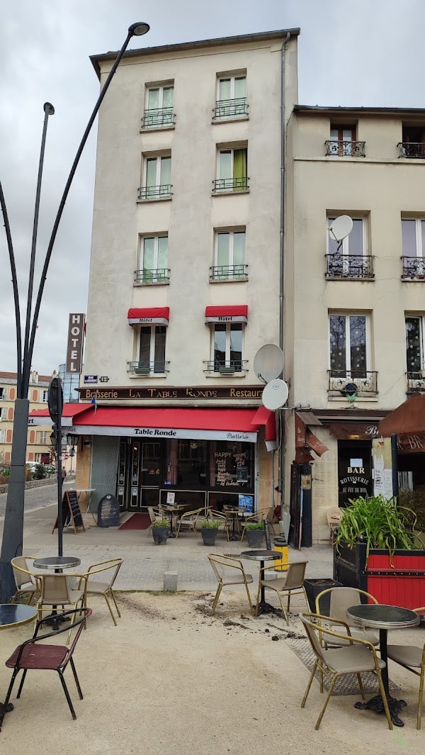 LA TABLE RONDE – Restaurant et Hotel à Saint-Denis, France
