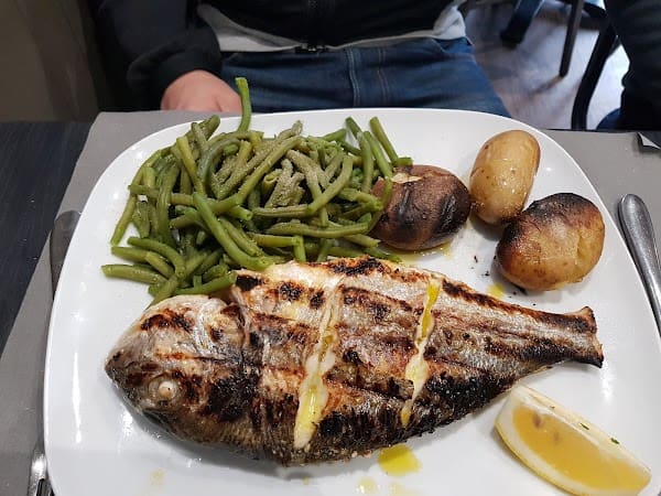 Restaurant Le 102 (churrasqueira) à Noisy-le-Grand, France