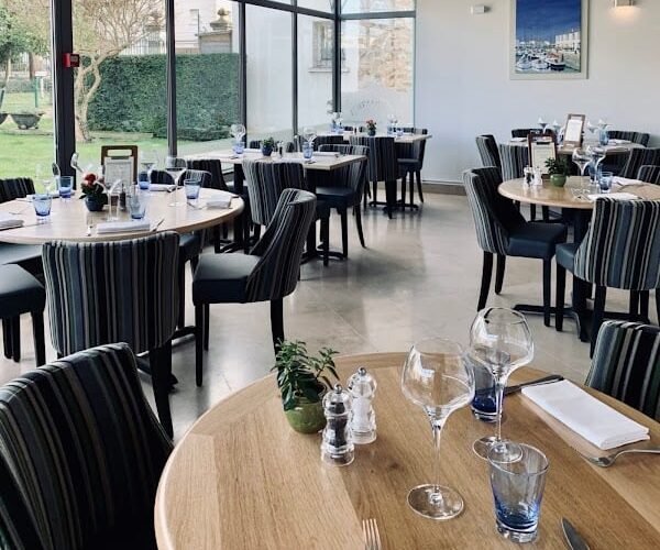 Restaurant Le Bleu Saignant à Poissy, France