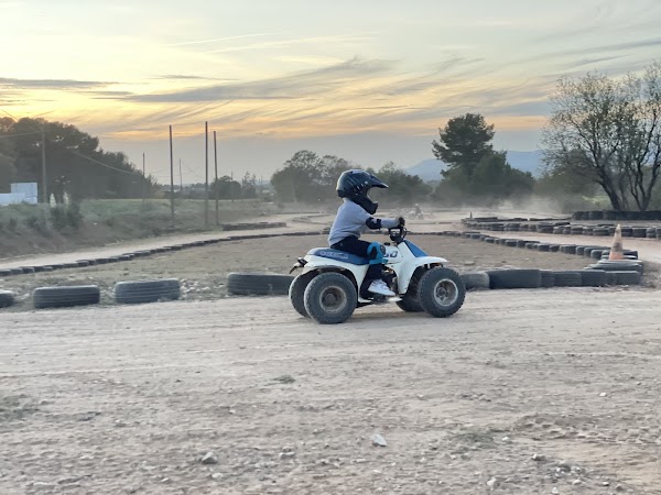 Restaurant Le Cabanon Enchanté à Pourrières, France