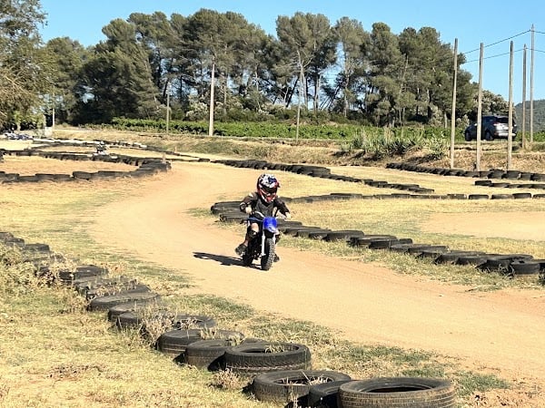 Restaurant Le Cabanon Enchanté à Pourrières, France